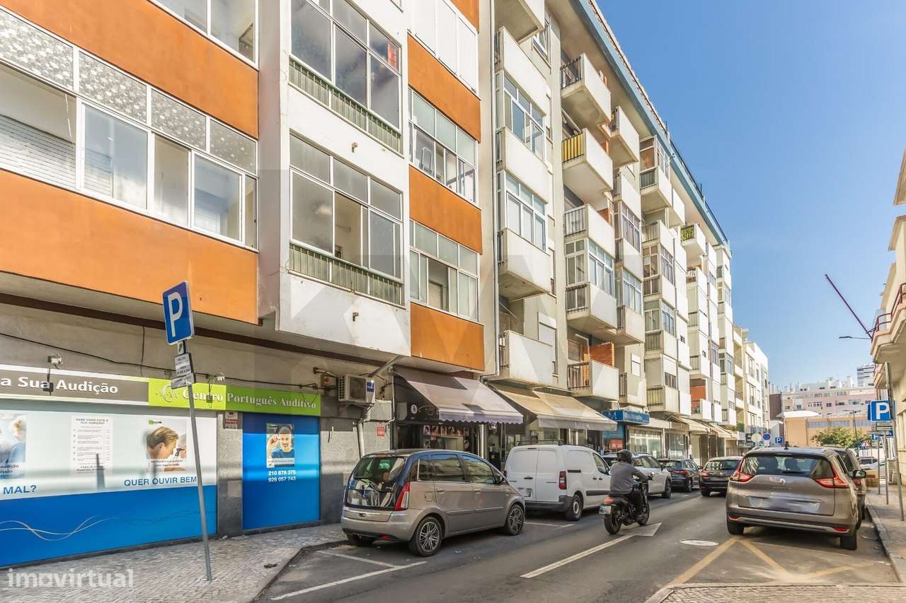 Apartamento T4 transformado em T3 totalmente remodelado na Cova da Pi-37