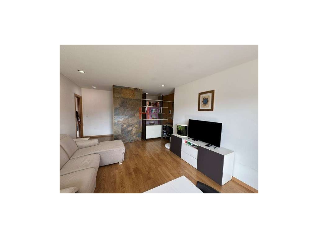 Quinta da Portela Vende-se T2 com garagem dupla.-39