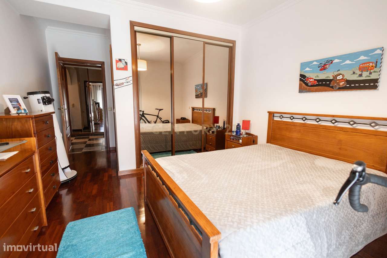 Apartamento T3 com 2 Suites e Terrço-Minde-9