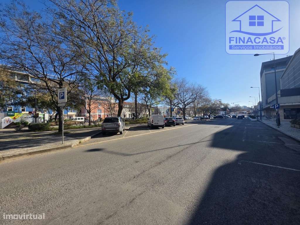 EXCLUSIVO - Oportunidade de Negócio - Trespasse de Snack-Bar / Take...-13