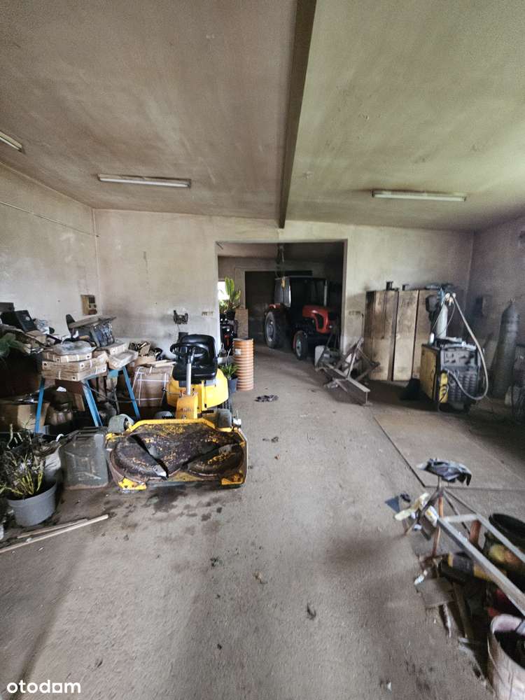 Dom z zabudowaniami gospodarczymi-16