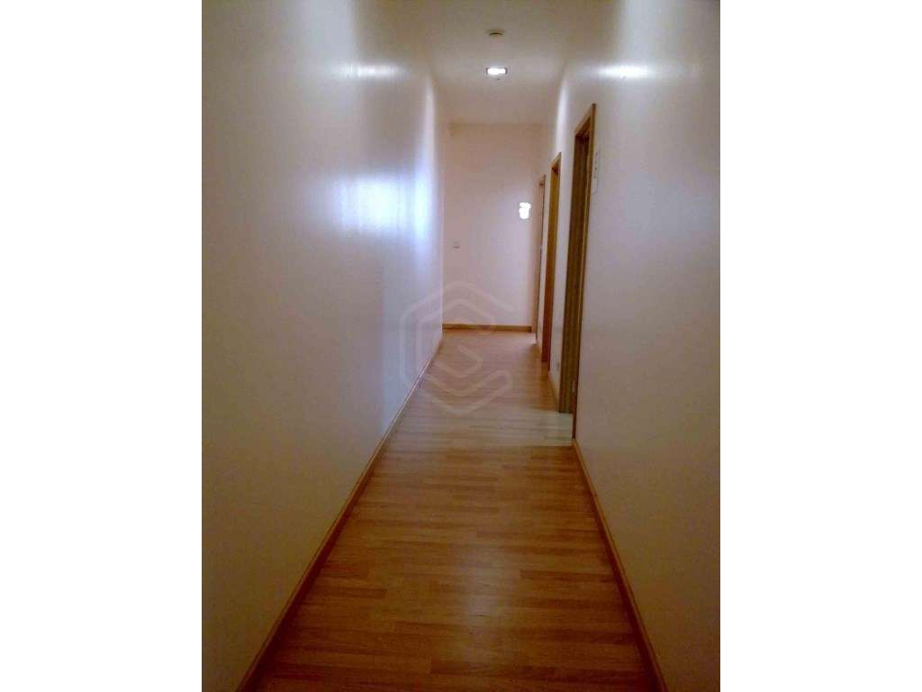 Escritório/armazém para venda em Mafamude, Vila Nova de Gaia - Grande imagem: 4/28