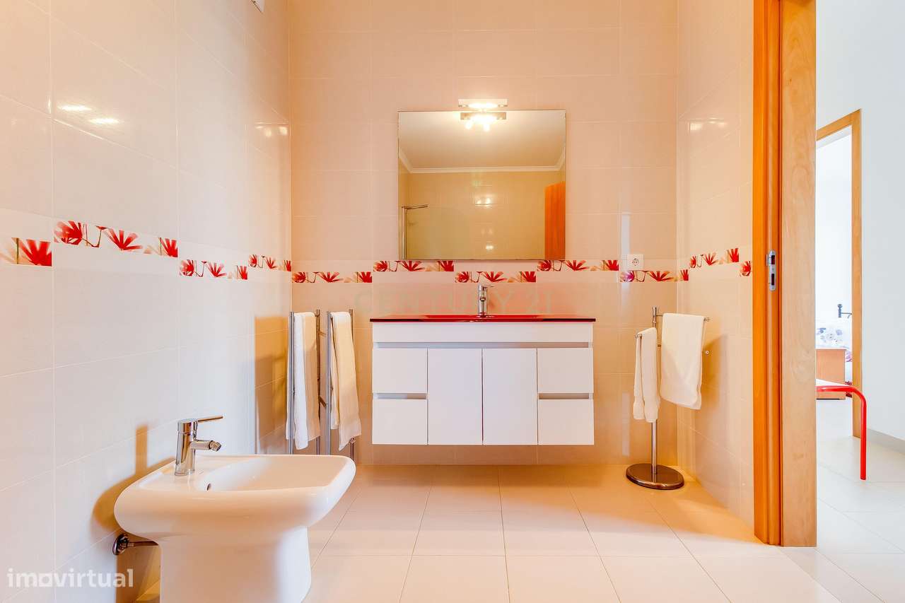 Moradia T3 com Piscina e 3 515 m² de Terreno | Entre o Campo e o Mar |-17