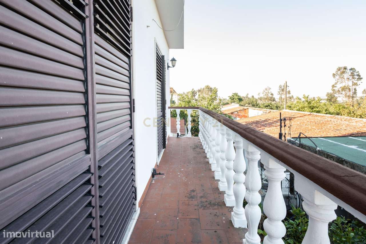 Moradia T5 com Garagem e Espaço Exterior | Atalaia-29