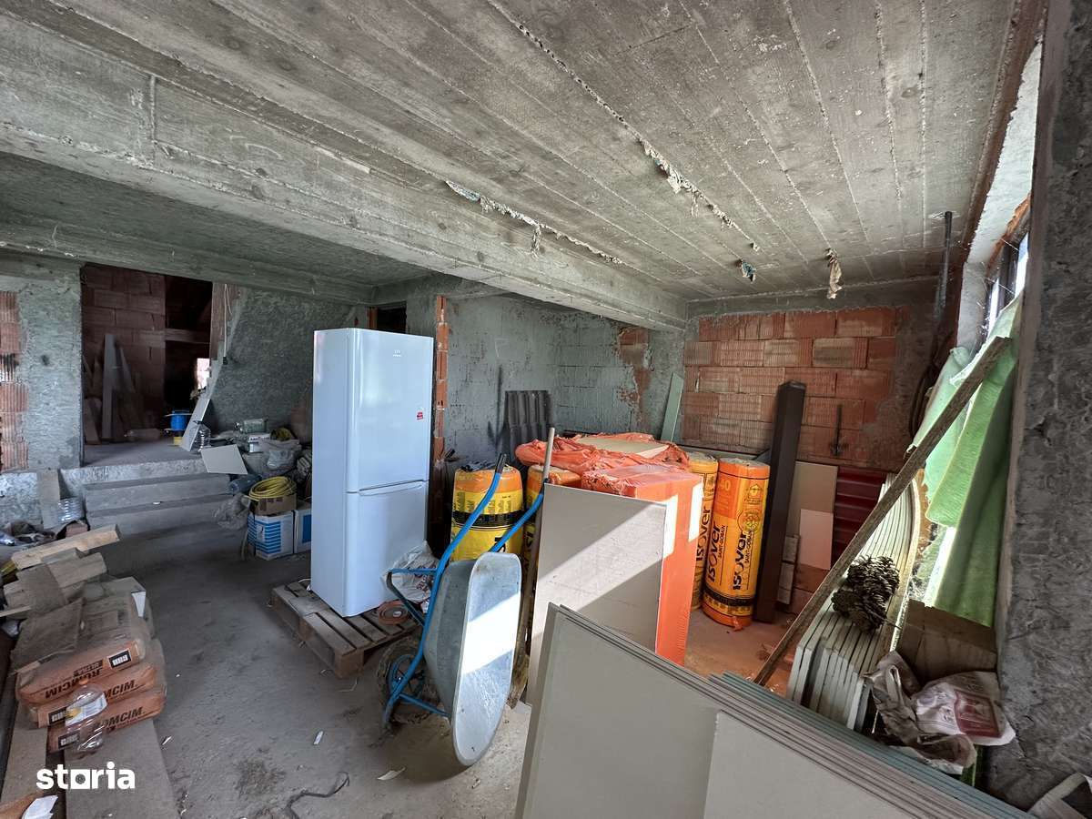 Casă cu 3 camere de vânzare în zona cazasu-14