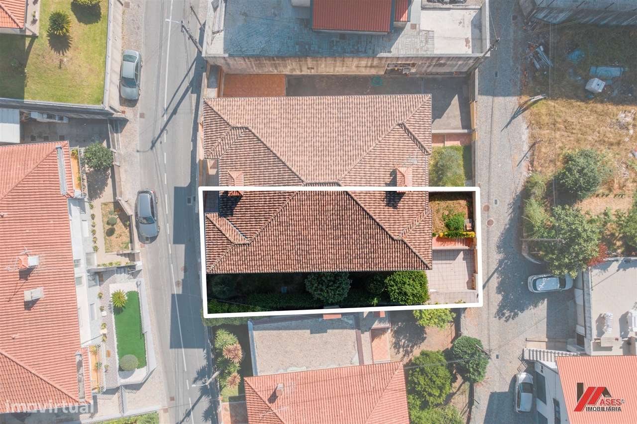 MORADIA T3 COM ÓTIMAS ÁREAS E ESPAÇO PARA NEGÓCIO PRÓPRIO!-28