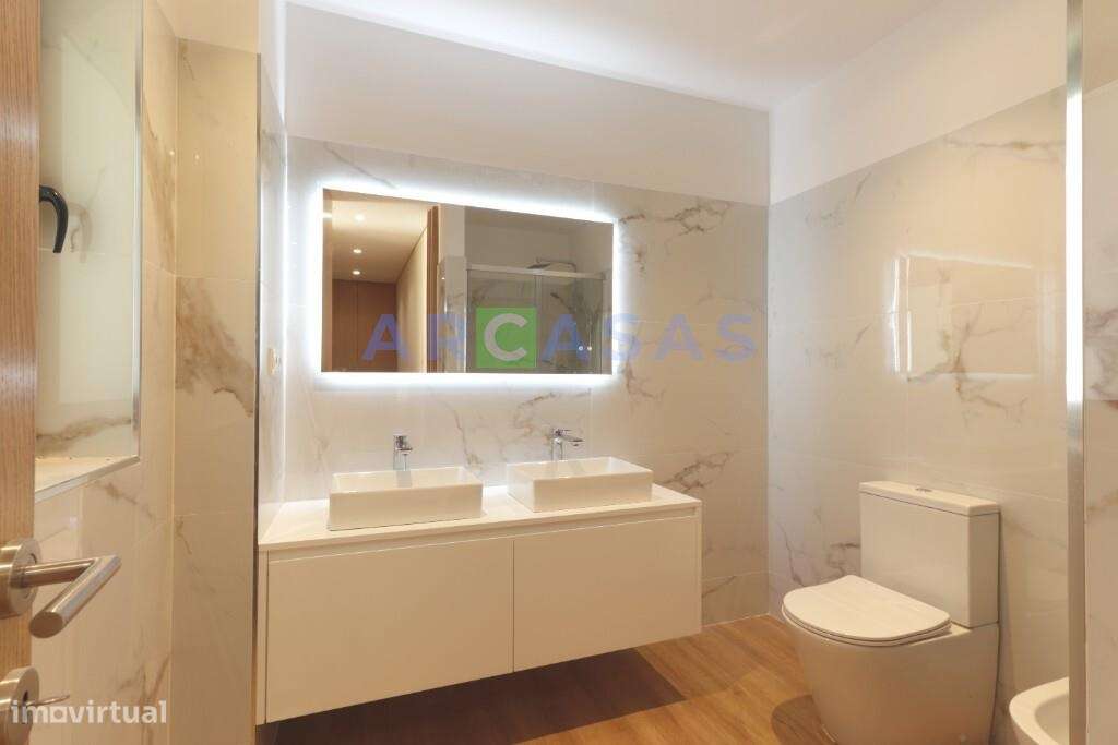 Moradia V3 com jardins e estacionamento na Trofa-25