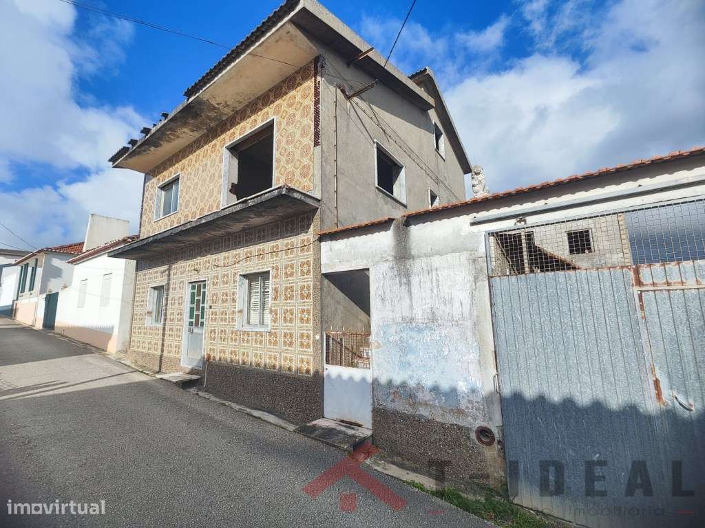 Conjunto de Moradias e Anexos com Vista de Mar-18