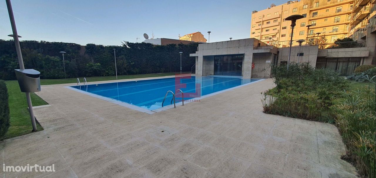 Apartamento T3 condomínio fechado com piscina ao metro de Santo Ovidio