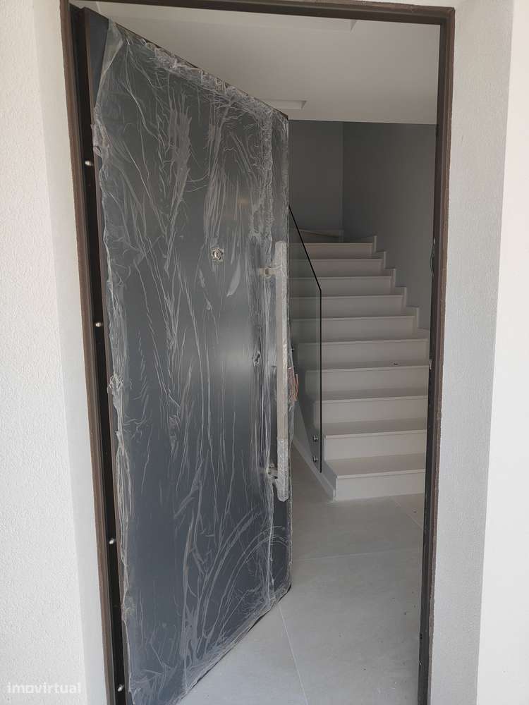 Oferta 1% do valor de aquisição - Moradia T2 com Piscina e Garagem-39