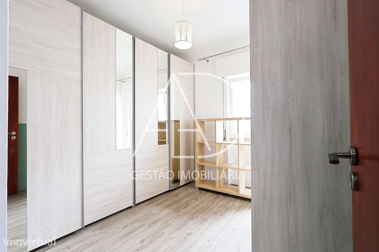 Apartamento T3 nas Paivas | Luz, conforto e localização privilegiada-15