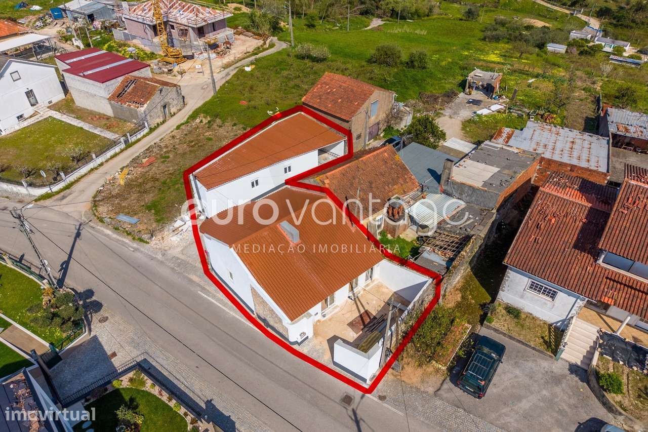 Moradia T2 + T1 em Souto de Cima - Leiria-17