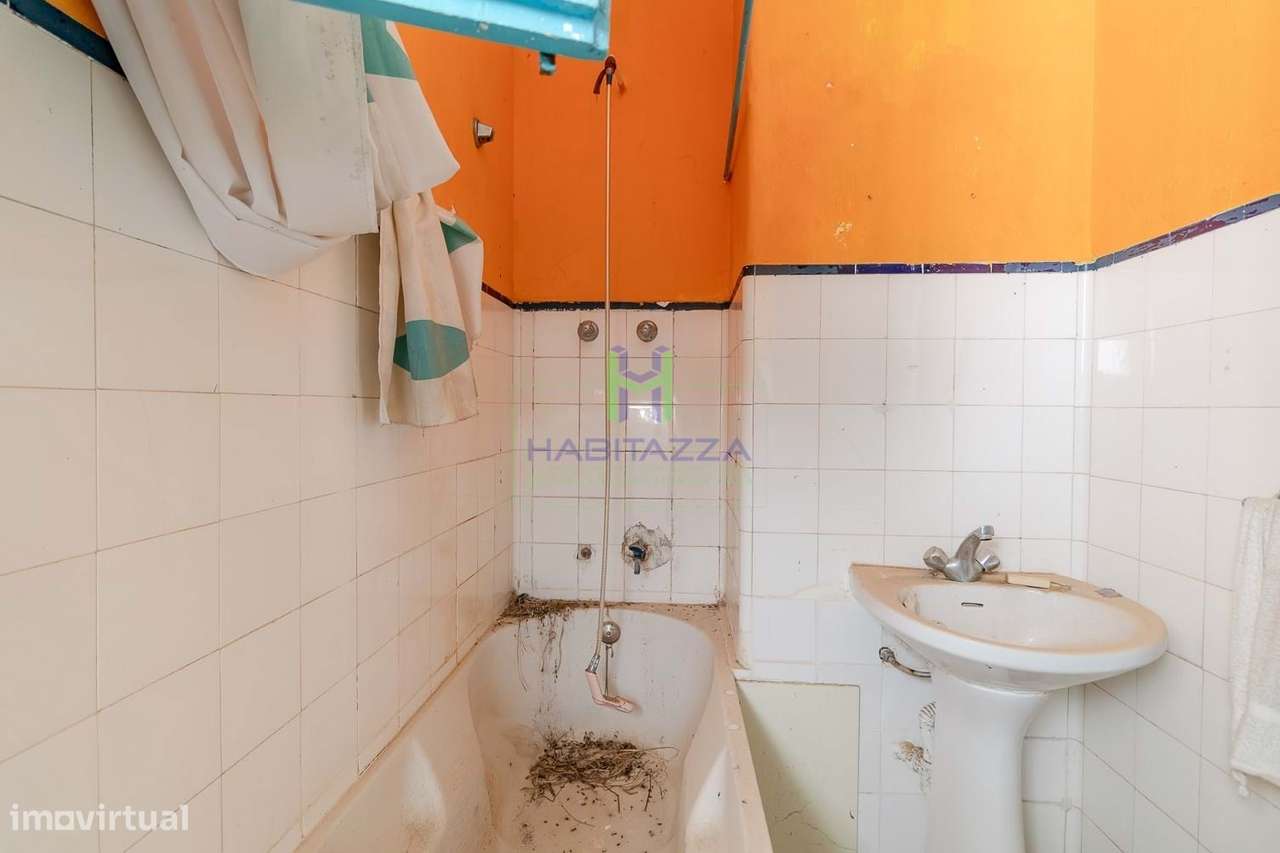 Prédio no Centro histórico de Lagos composto por 2 Apartamentos T3 e 1-41