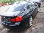 BMW Seria 3 320i xDrive - 13