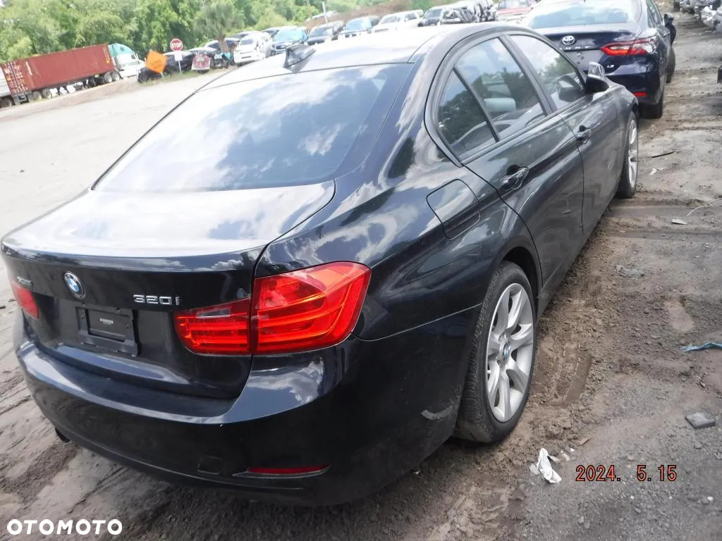 BMW Seria 3 320i xDrive - 13