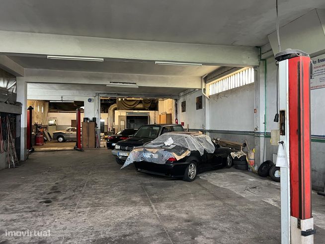 Moradia T 3 com armazém no rés/chão-10