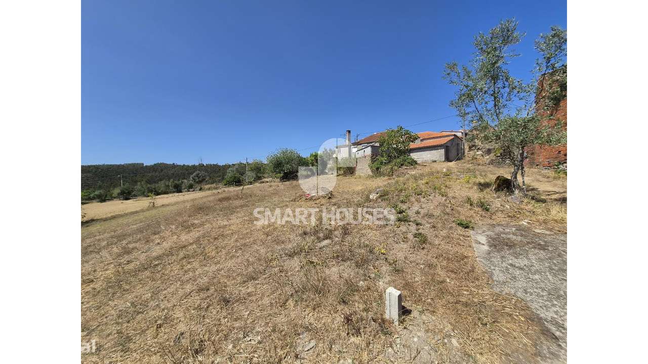 Moradia T3 Lufreu c/ terreno-35
