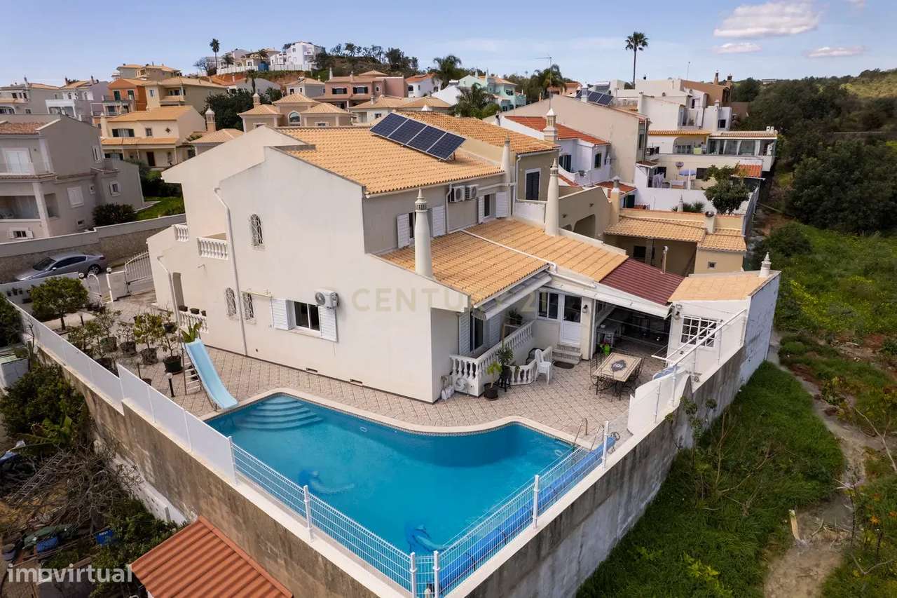 Moradia T3 com piscina e amplo espaço exterior - Grande imagem: 2/50