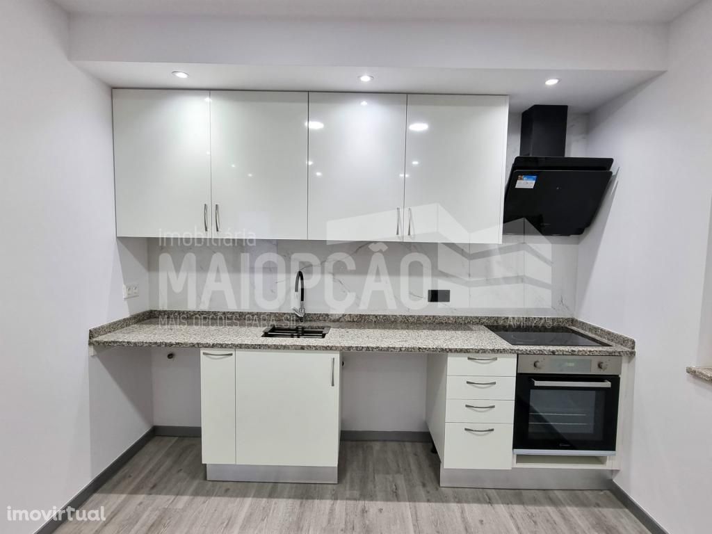 Apartamento T2 com garagem renovado