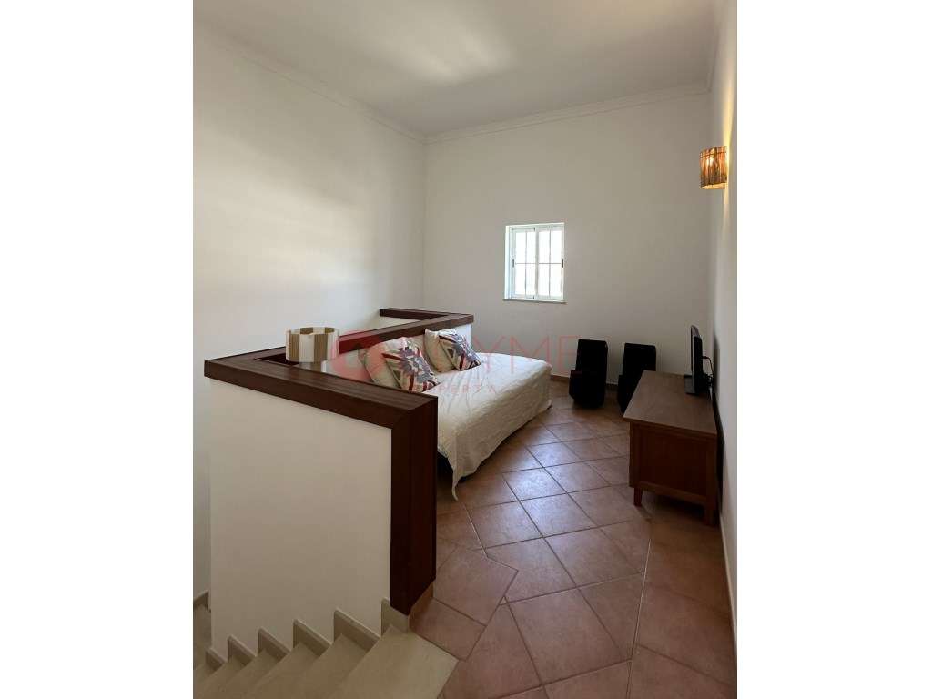 Moradia V4 Exclusiva com Piscina, Jacuzzi e Amplos Jardins em Almancil-27