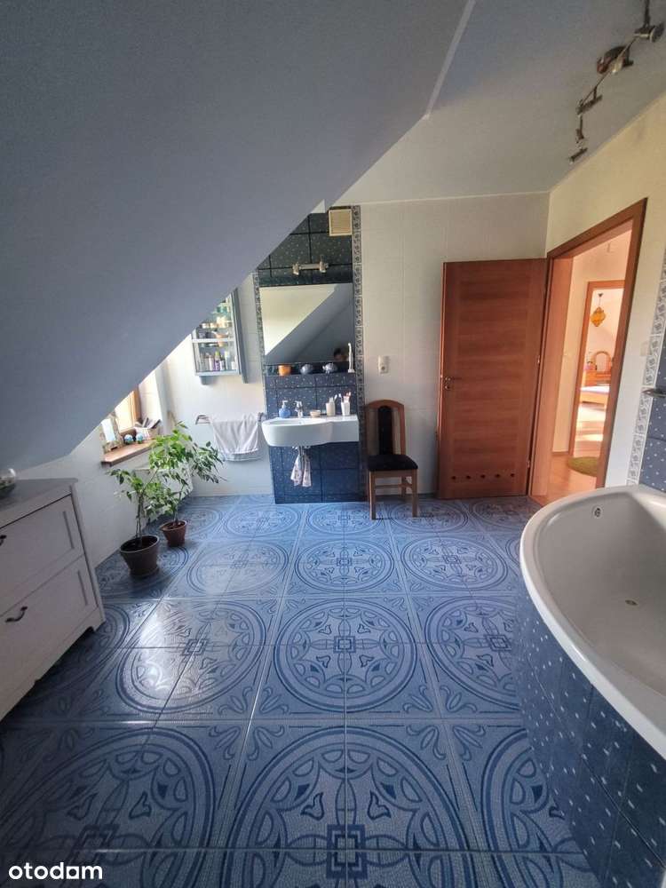 Urokliwy Dom na Sprzedaż z Niepowtarzalnym-9