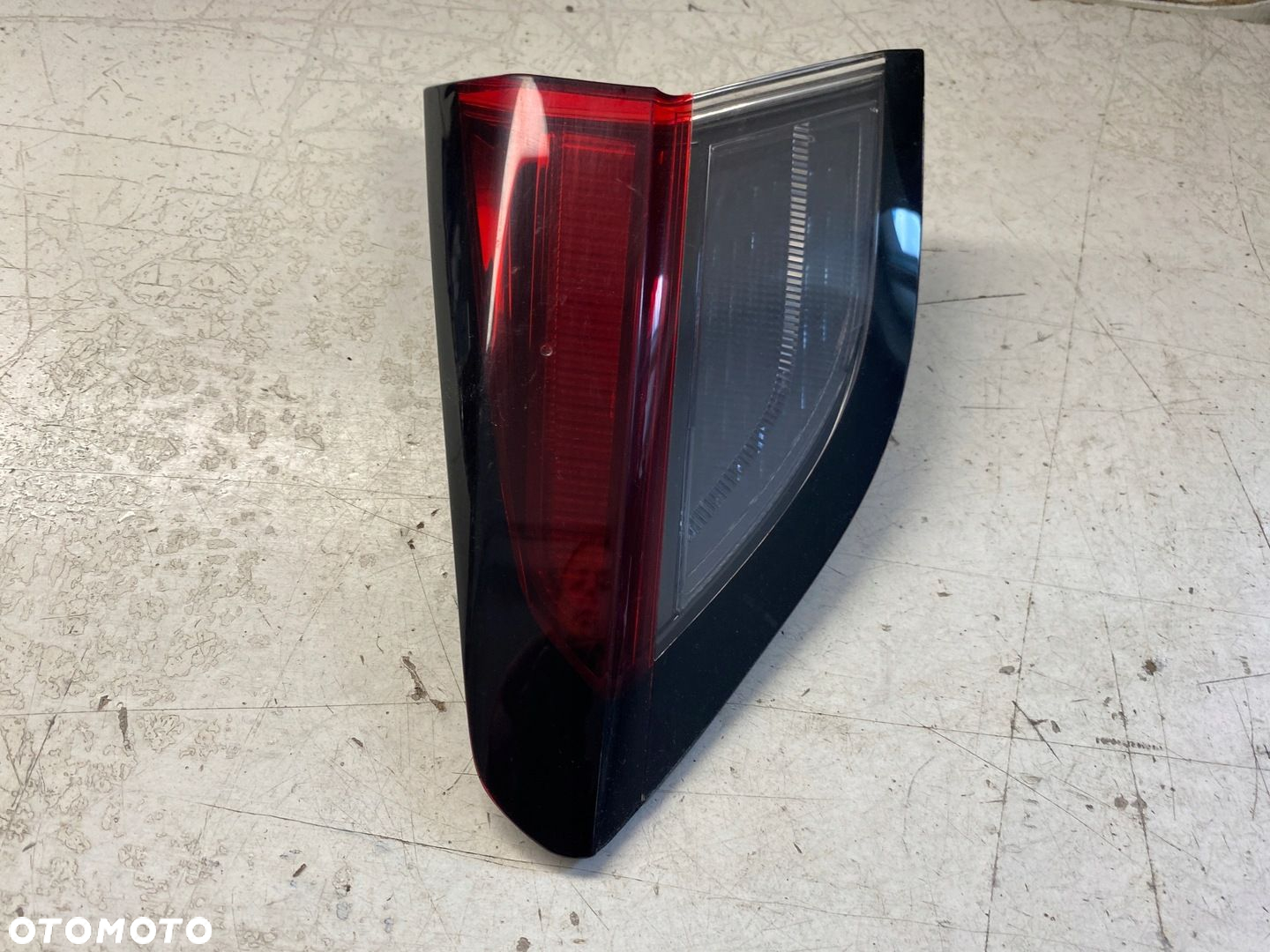 OPEL CORSA F LAMPA PRAWY TYL W KLAPĘ 90194155 - 3