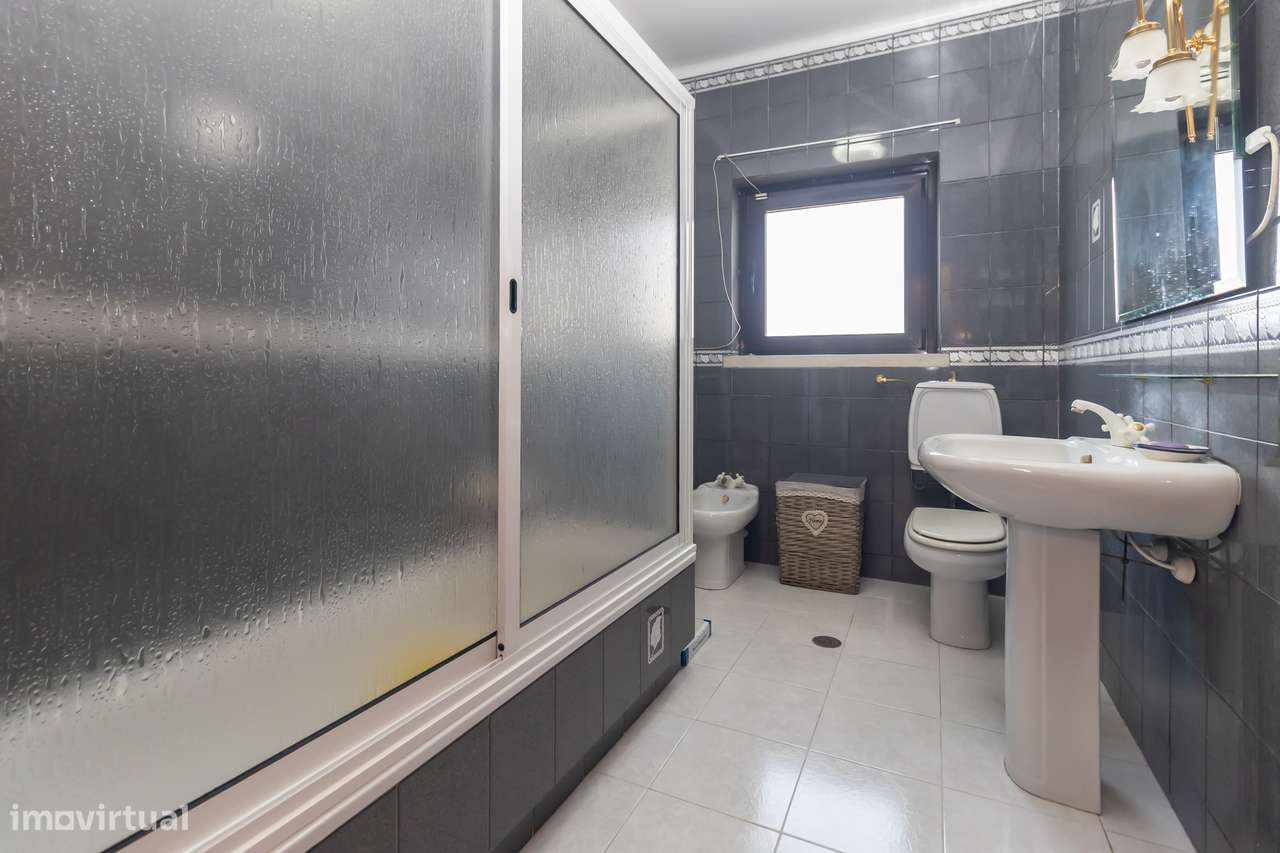 Moradia T5 isolada, Garagem , Quinta Charnequinha-12