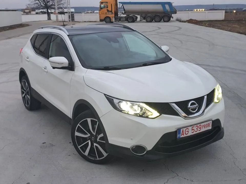 Nissan Qashqai 1.6 DCI Xtronic TEKNA+ 2015