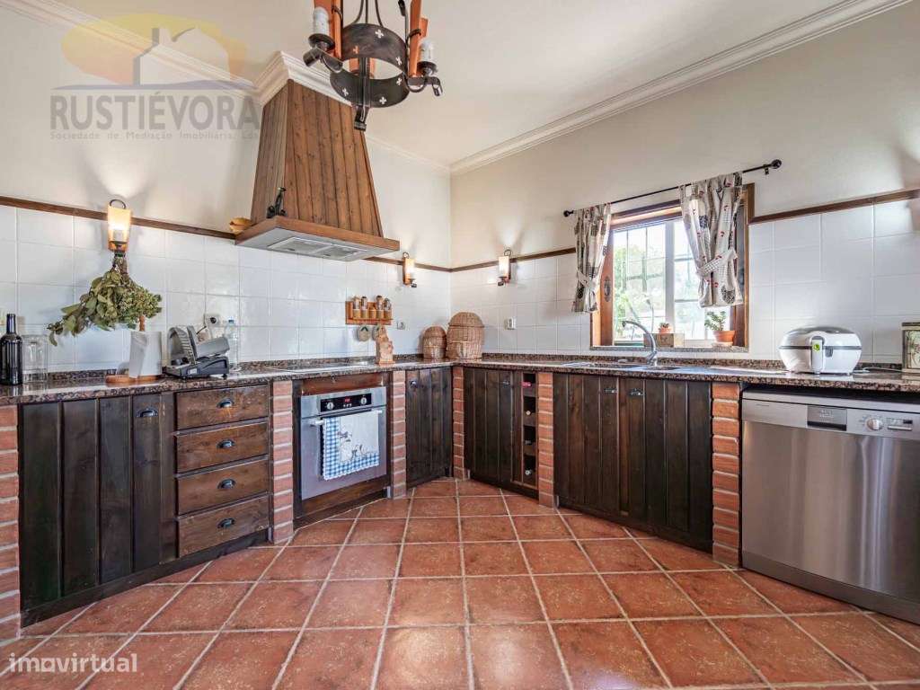 Quinta com 3 ha com moradia térrea de 7 assoalhadas - Grande imagem: 4/60