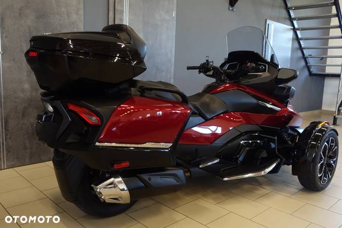 Can-Am Spyder - 10