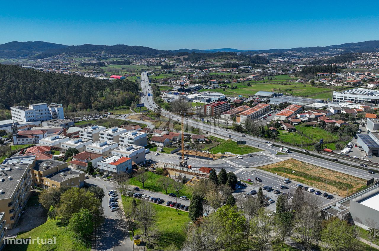 Apartamento T2 esquerdo com 137m² - Nogueira, Braga - Grande imagem: 1/15