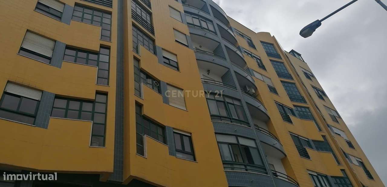 Apartamento de 4 Assoalhadas com Vista sobre o Parque da Paz situado n-25