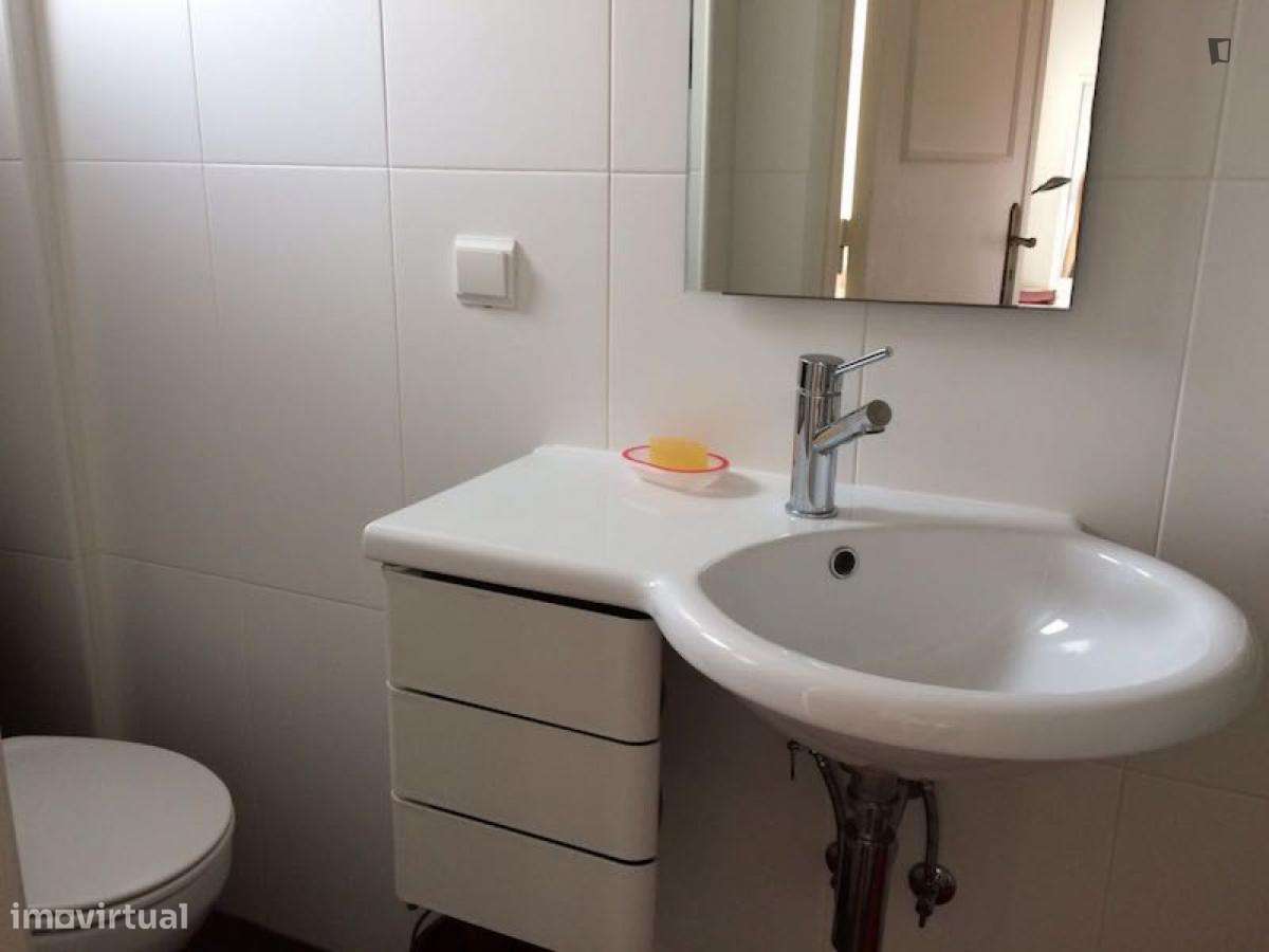 Quarto - localizado em Estoril Lisbon - Grande imagem: 4/8