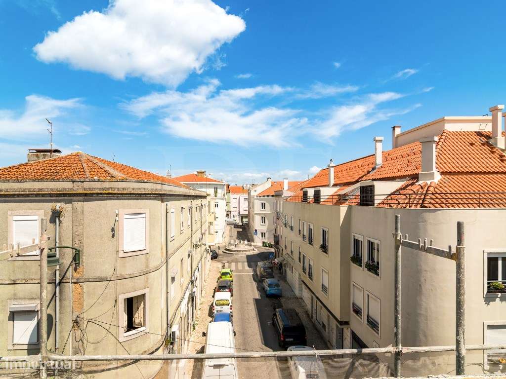 Apartamento T2 com varanda numa das zonas mais desejadas de Lisboa-32