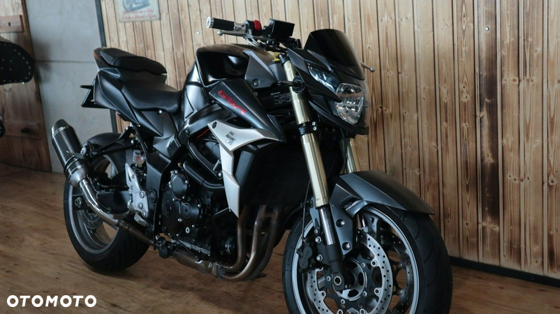 Suzuki GSR - 2