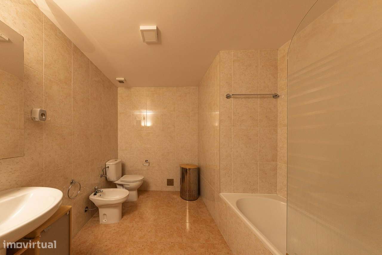 Apartamento T3 na Avenida D. João III para venda-10