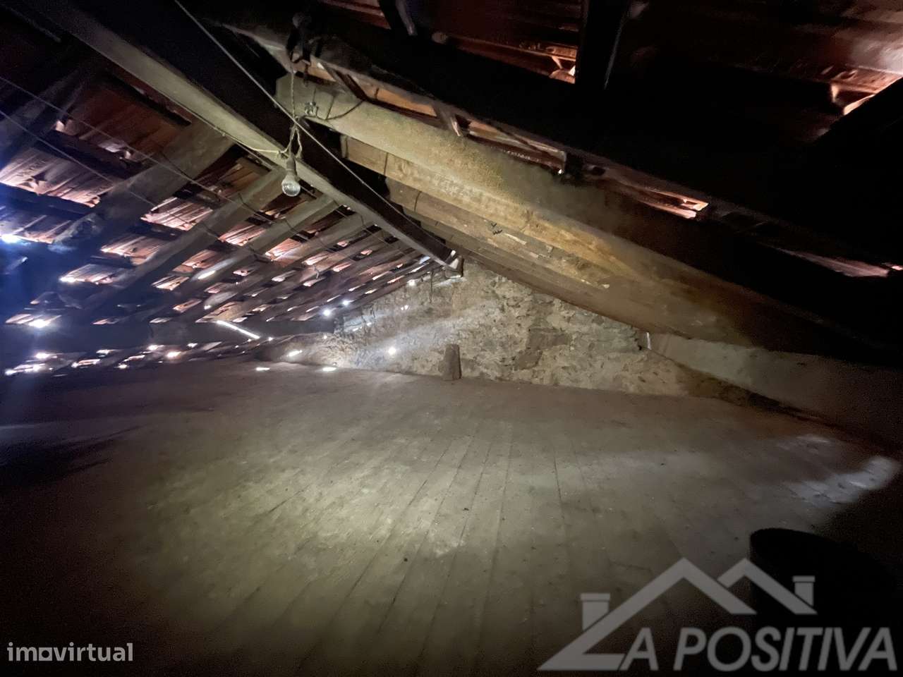 Moradia para Restaurar T3 Venda em Arcozelo,Gouveia-29