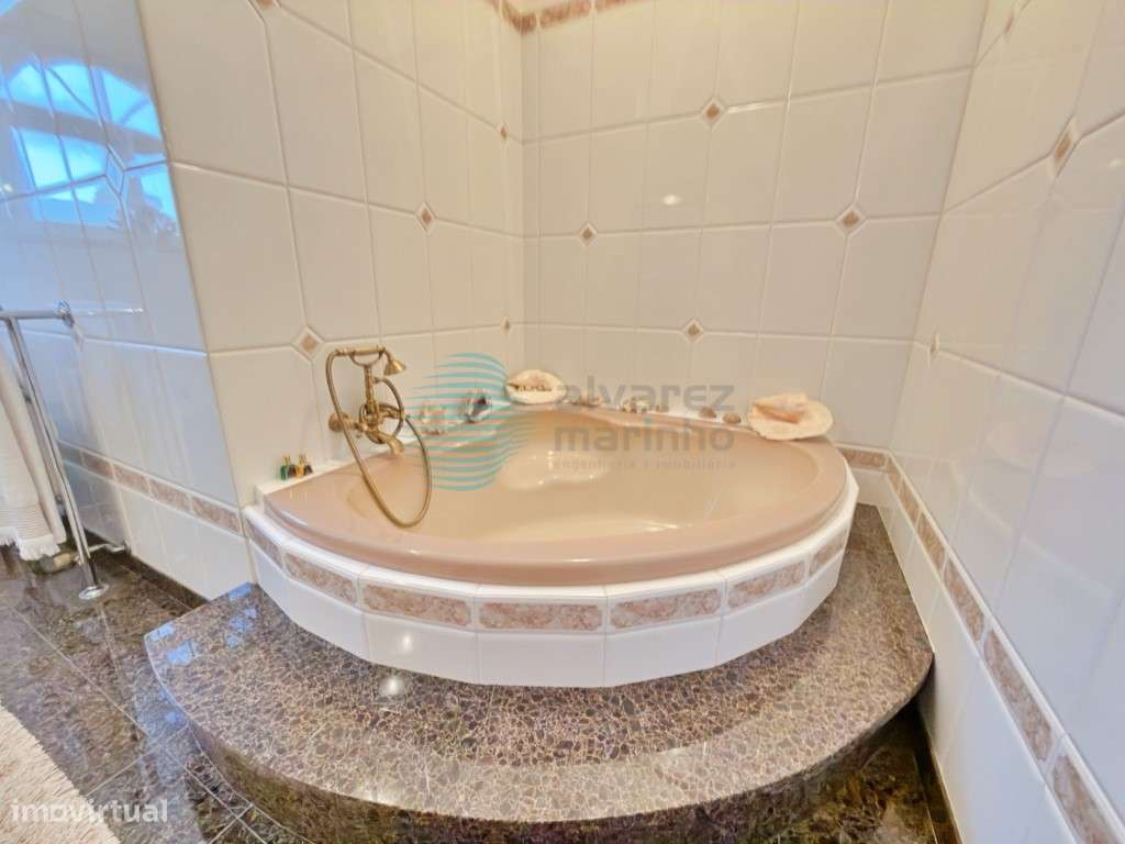 Moradia V5 com terreno com 2075m2, vista de mar-44