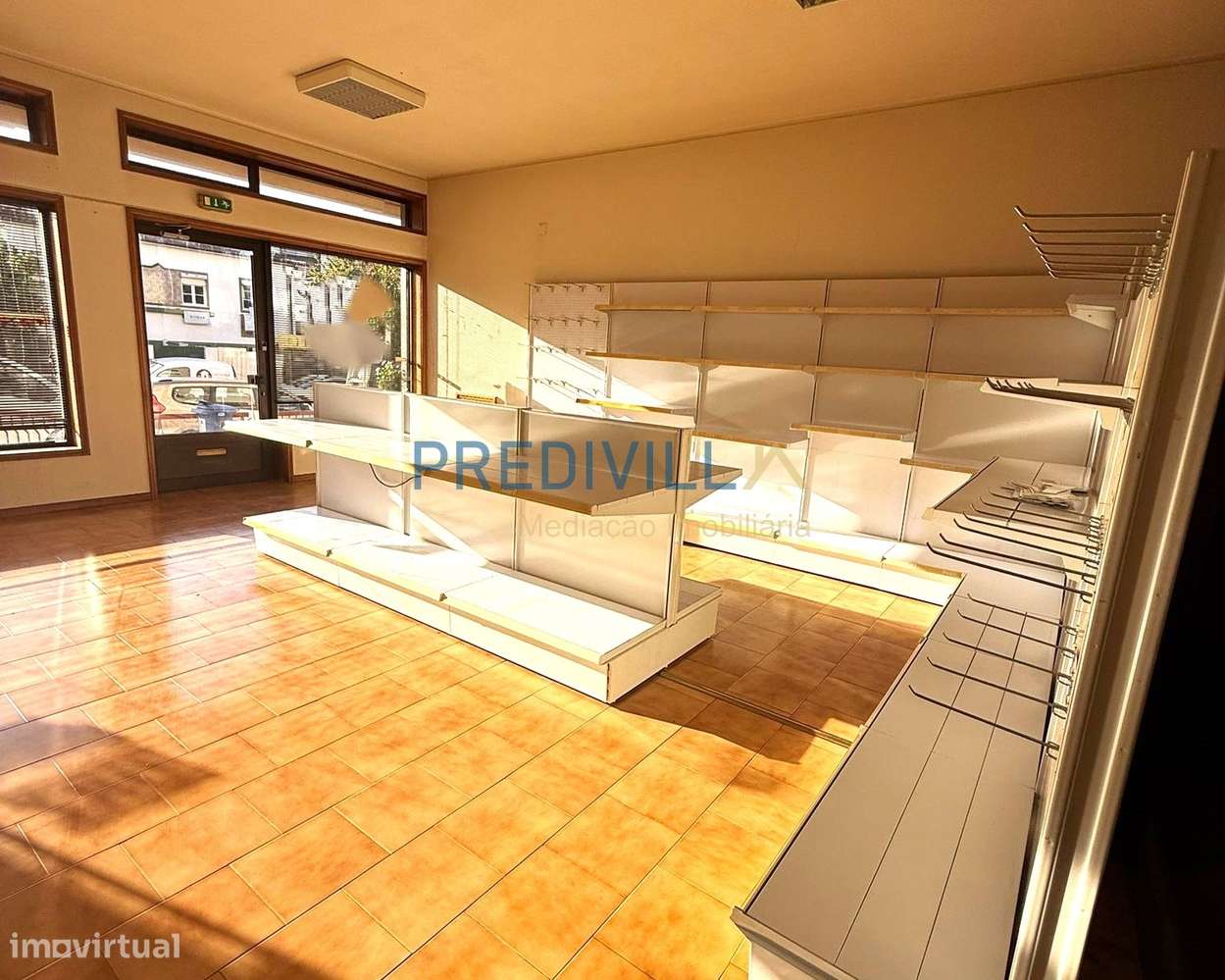 Loja  Venda em Cidade da Maia,Maia-2