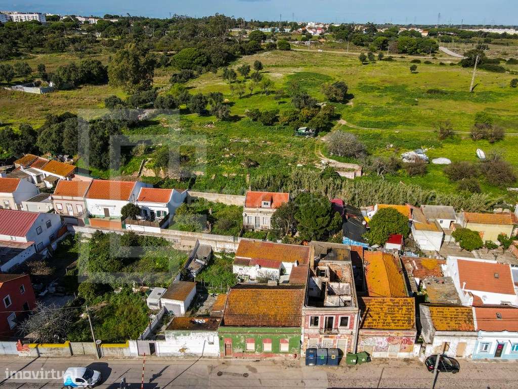 Casa com anexos e garagem - Potencial de investimento-7