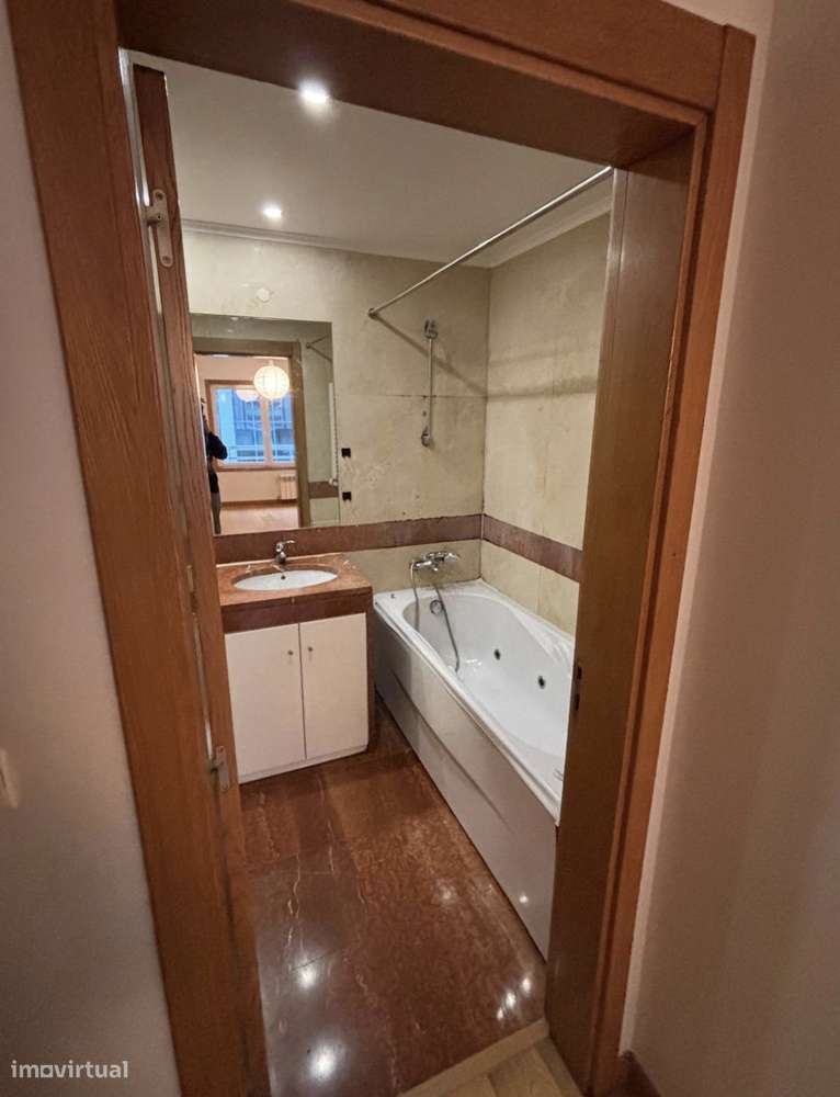 Apartamento T2 com garagem e elevador em Lisboa - Grande imagem: 4/14