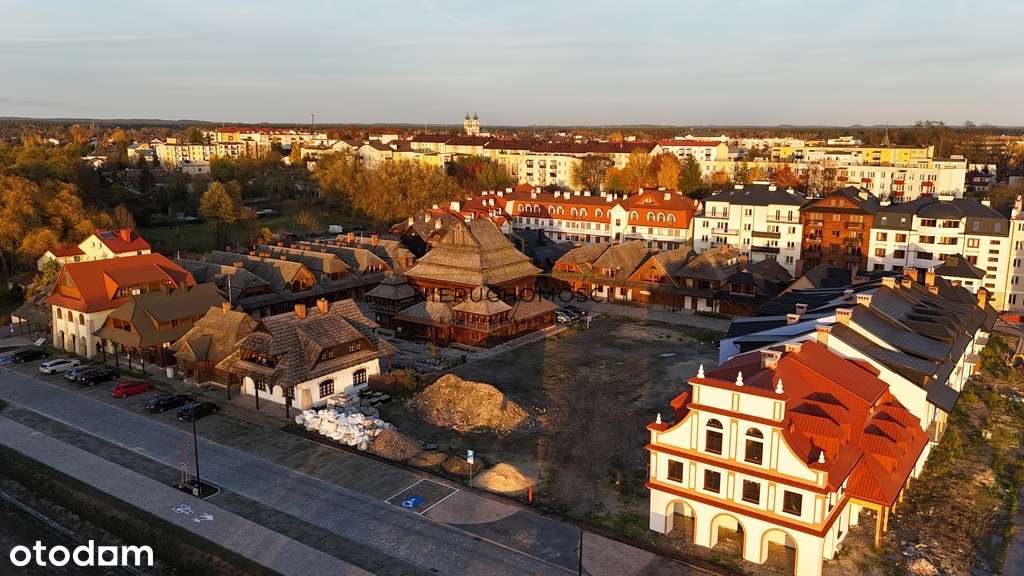 Kawalerka z widokiem na rynek Miasteczka Kresowego-9