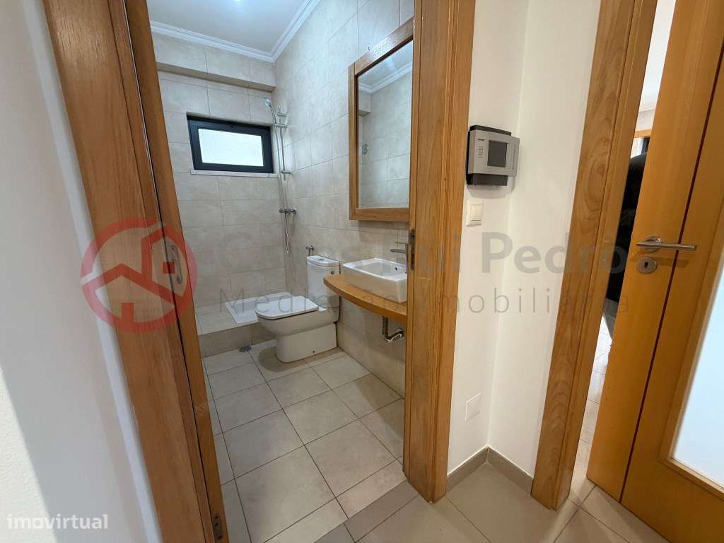 Moradia T5 remodelada no Feijó, Almada-26