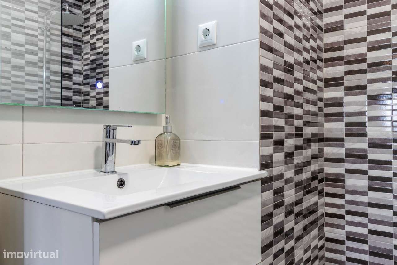 Apartamento T2 Remodelado em Marvila, Lisboa-21