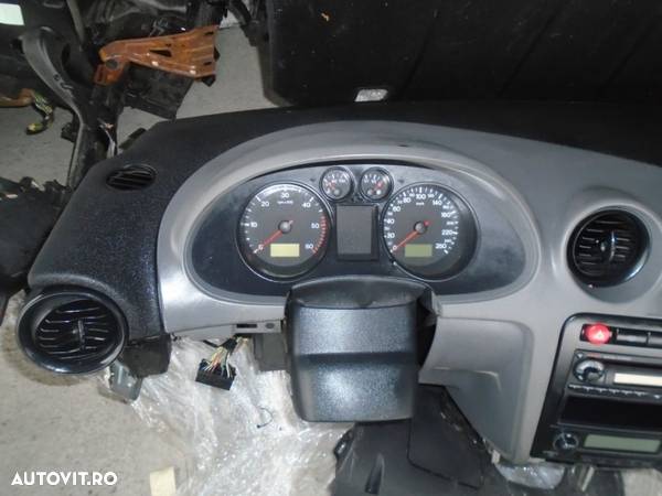 Plansa de bord cu airbag volan si airbag pasager Seat Ibiza din 2004 - 6