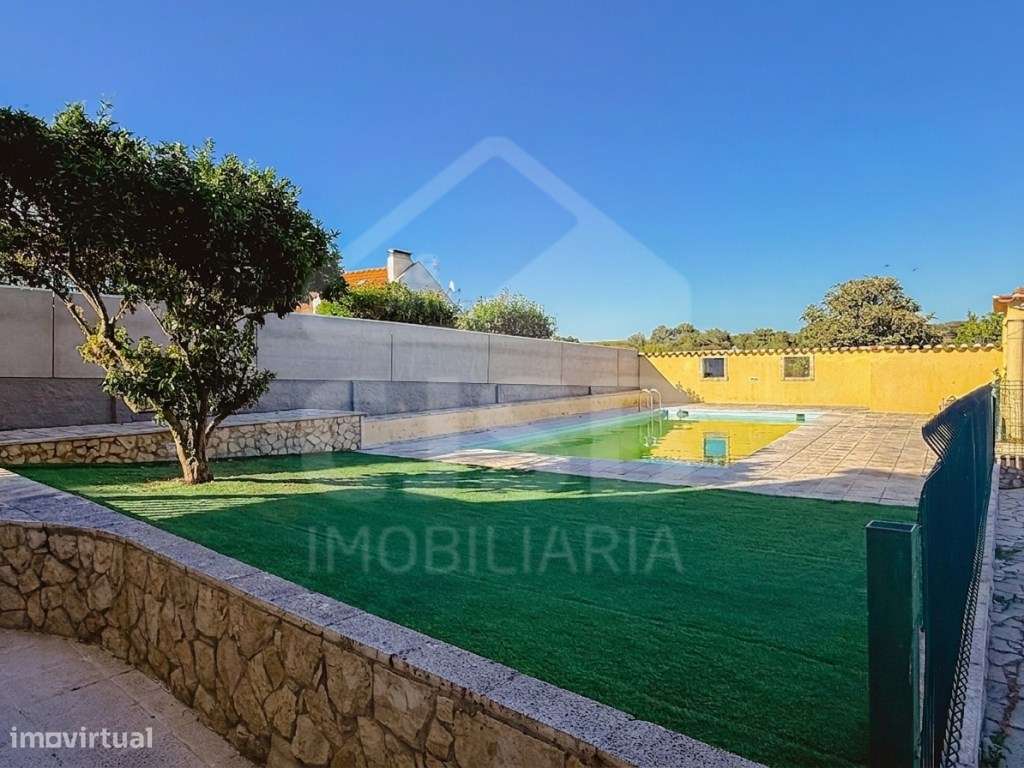 Moradia T4 com piscina na Barrosa - 4km de Benavente-13