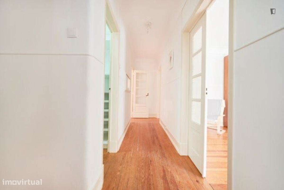 Quarto - localizado em Alameda Lisbon - Grande imagem: 2/9