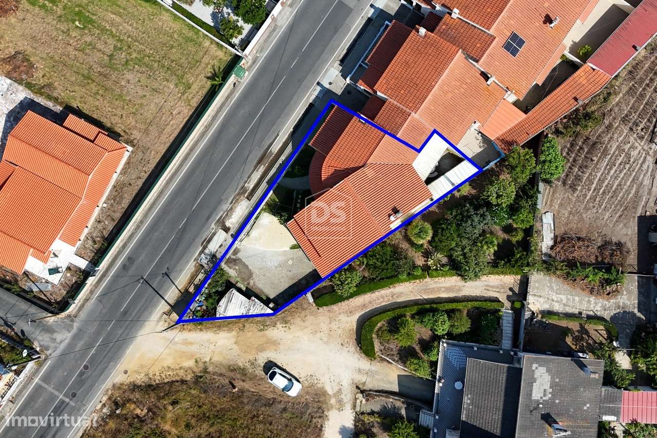 Moradia T5 geminada na Garcia, Marinha Grande-1
