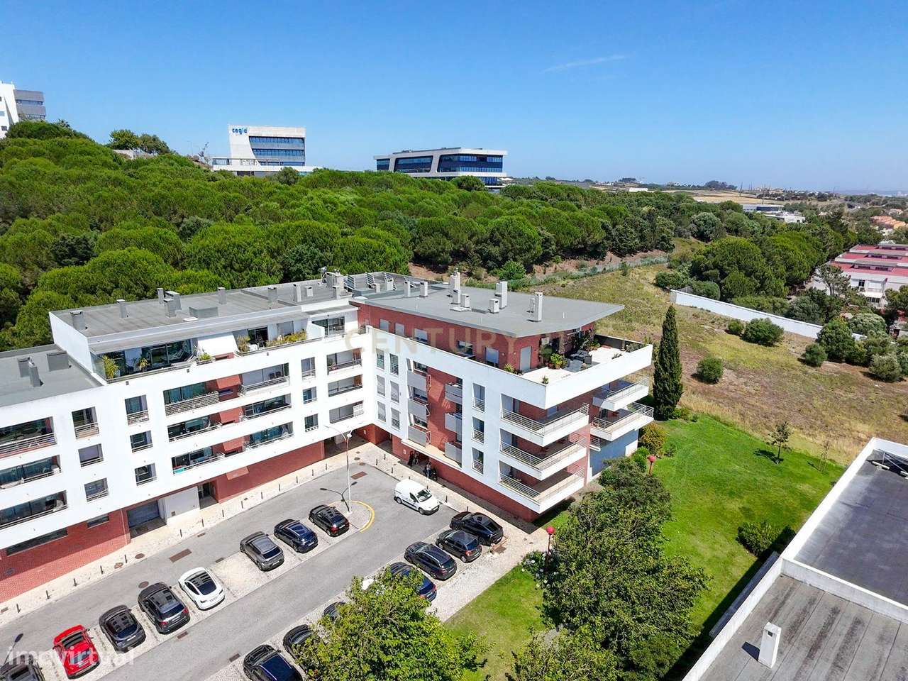 Apartamento Único T2 de 82m2 com Terraço de 75m2 em Porto Salvo-27
