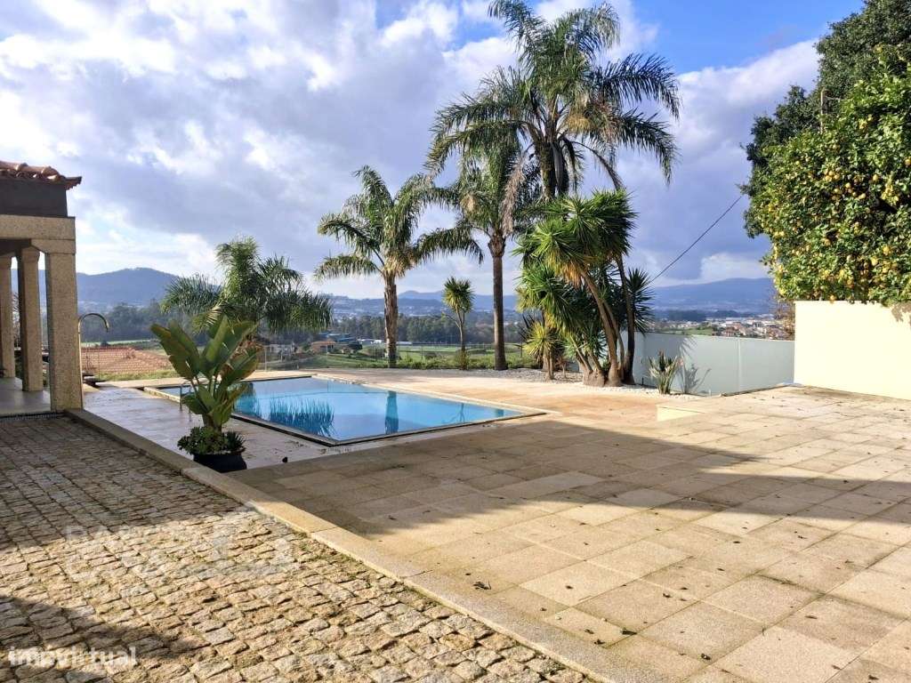 Moradia T4 em pedra, com piscina em Airó - Barcelos-5